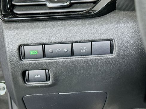 Used 2024 Nissan Sentra SV image 16