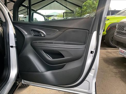 Used 2022 Buick Encore Preferred w/ Safety Package image 21