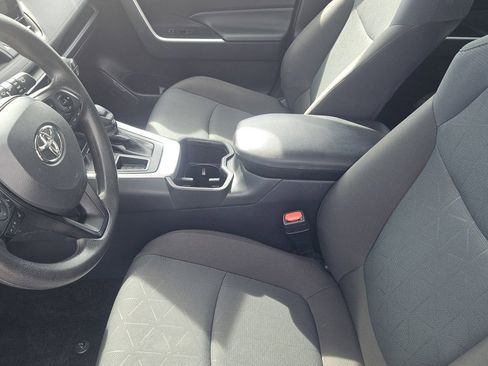 Used 2025 Toyota RAV4 XLE FWD image 10