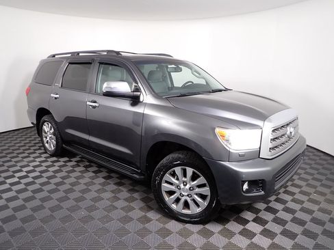 Used 2017 Toyota Sequoia Limited w/ Safety & Convenience Package AWD/4WD image 11