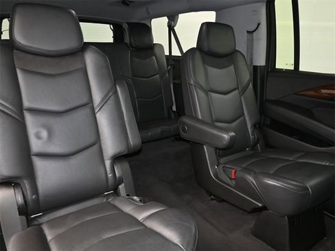 Used 2020 Cadillac Escalade ESV 2WD image 12