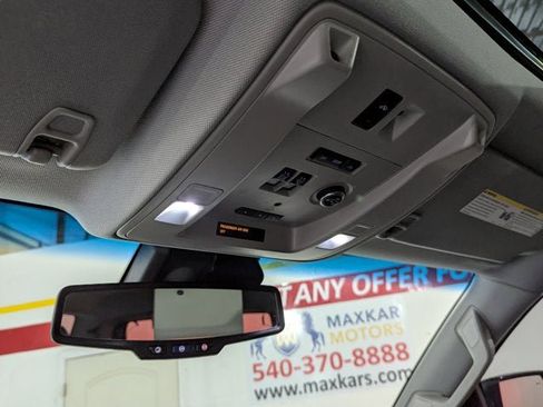 Used 2016 Cadillac Escalade Luxury image 40