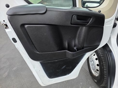 Used 2020 RAM ProMaster 2500 w/ Interior Convenience Group FWD image 18