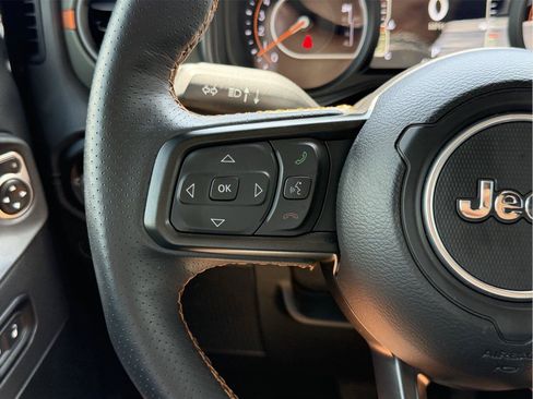 Used 2025 Jeep Gladiator Mojave AWD/4WD image 21