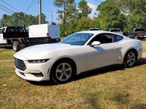 Used 2024 Ford Mustang Coupe image 4