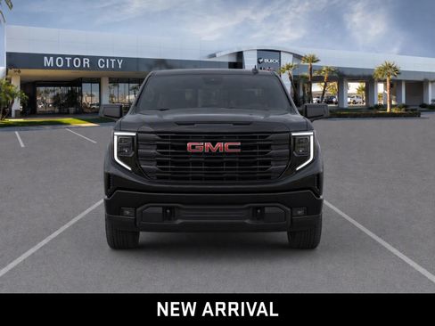 Used 2023 GMC Sierra 1500 Elevation w/ Preferred Package AWD/4WD image 5