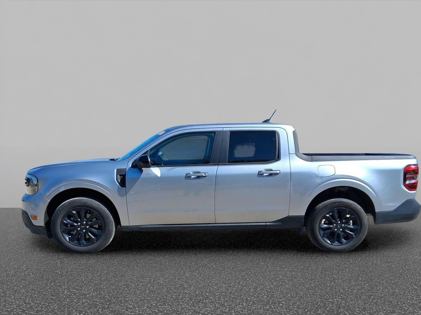 Used 2024 Ford Maverick Lariat w/ Black Appearance Package FWD image 2