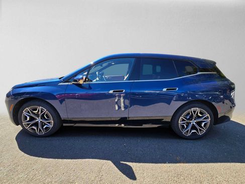 Used 2024 BMW iX xDrive50 w/ Premium Package AWD/4WD image 6