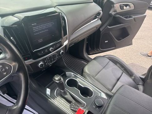 Used 2020 Chevrolet Traverse LT w/ LT Premium Package AWD/4WD image 19