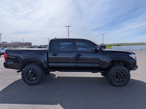 Used 2018 Toyota Tacoma SR image 4
