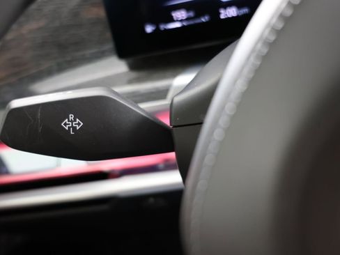 Used 2023 BMW 760i xDrive image 23