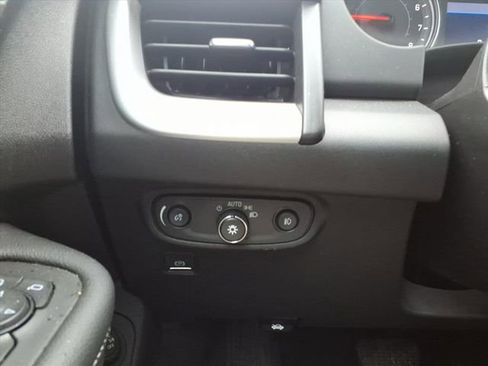 Used 2024 GMC Terrain SLT image 13