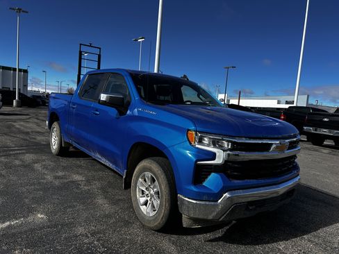 Used 2025 Chevrolet Silverado 1500 LT AWD/4WD image 7