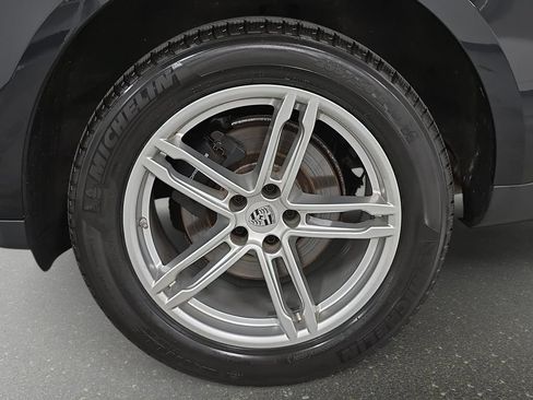 Certified 2023 Porsche Macan AWD/4WD image 29