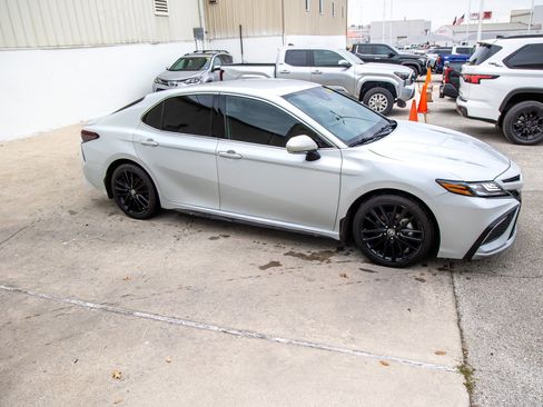 Used 2022 Toyota Camry XSE image 6