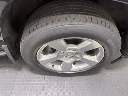 Used 2019 Chevrolet Suburban LT w/ Luxury Package image 27