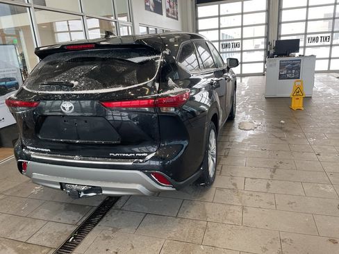 Used 2023 Toyota Highlander Platinum image 8