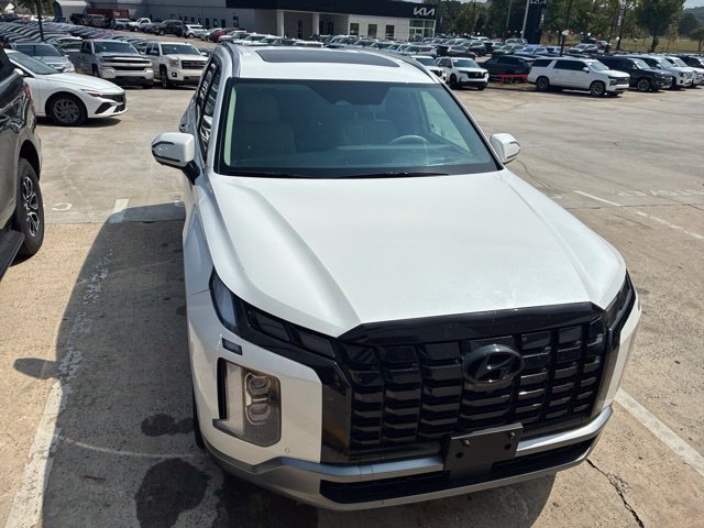 Used 2024 Hyundai Palisade Limited FWD image 2