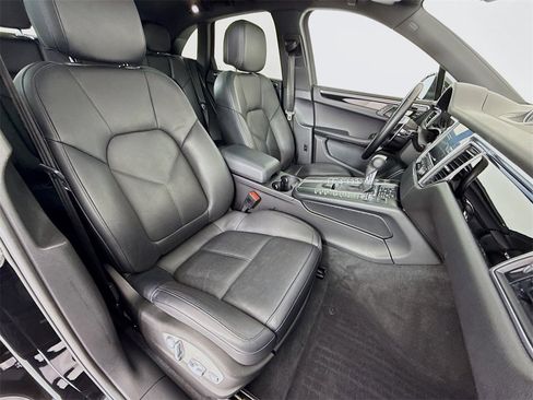 Used 2017 Porsche Macan image 30