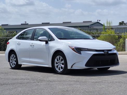Certified 2025 Toyota Corolla LE FWD image 7