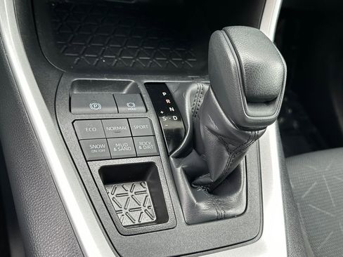 Used 2025 Toyota RAV4 XLE AWD/4WD image 26