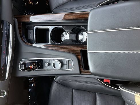 Used 2021 Cadillac Escalade Premium Luxury AWD/4WD image 22