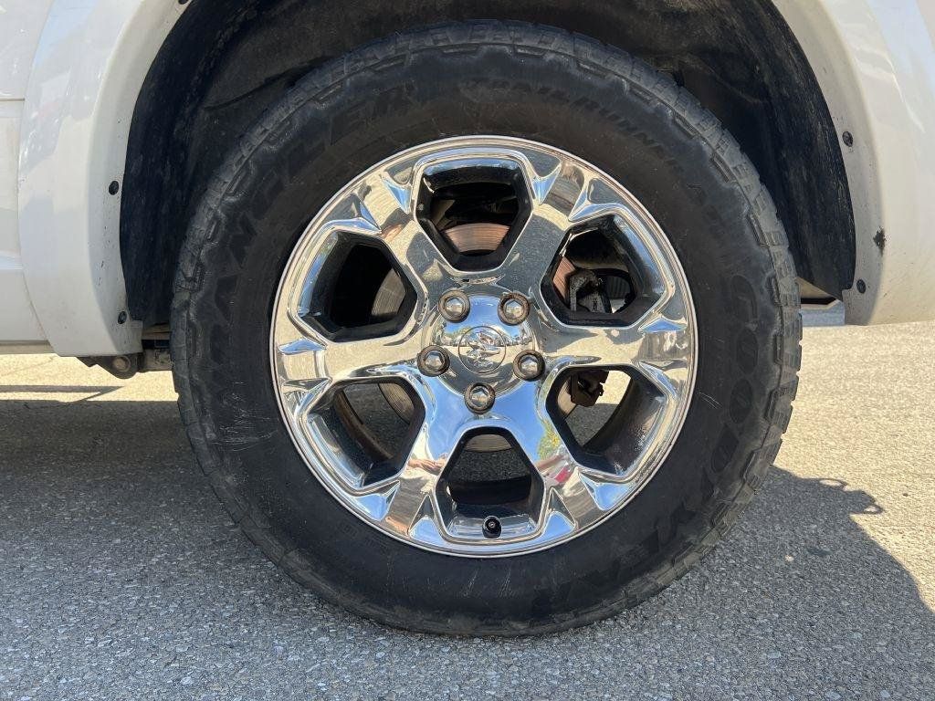 Used 2018 RAM 1500 Laramie RWD image 17