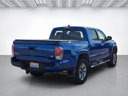 Used 2017 Toyota Tacoma Limited AWD/4WD image 4