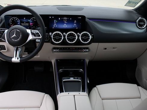 New 2025 Mercedes-Benz GLA 250 4MATIC image 41