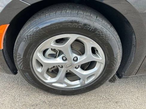 Used 2023 Chrysler Pacifica Limited FWD image 59