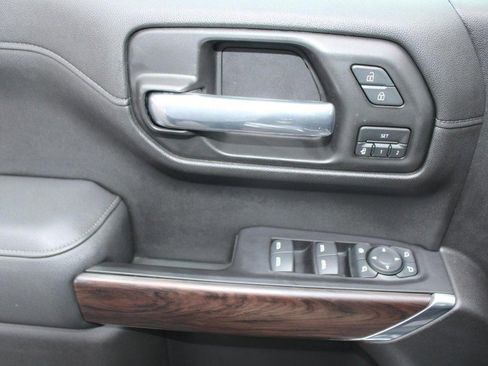 Used 2019 GMC Sierra 1500 SLT w/ X31 Off-Road Package image 10