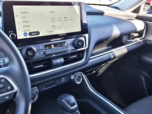 Used 2025 Toyota Grand Highlander AWD image 23