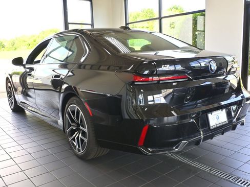 New 2024 BMW i7 eDrive50 w/ M Sport Package image 6