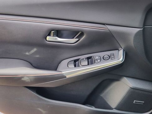 Used 2021 Nissan Sentra SR w/ SR Premium Package image 23