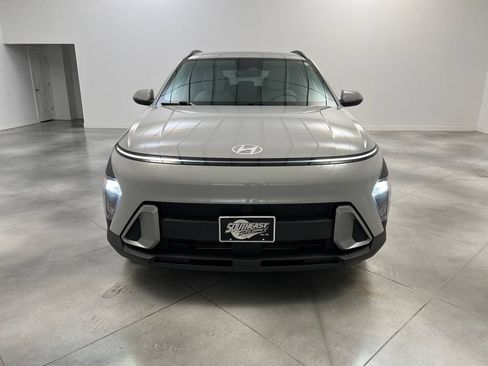 Used 2025 Hyundai Kona SEL FWD image 3
