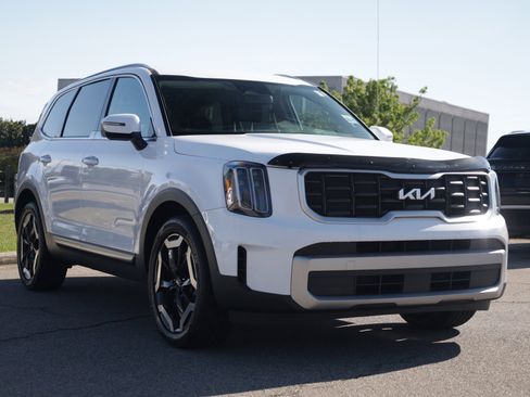 Used 2023 Kia Telluride S AWD/4WD image 13