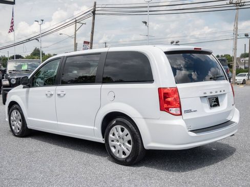 Used 2018 Dodge Grand Caravan SE w/ UConnect Hands-Free Group FWD image 9