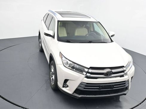 Used 2019 Toyota Highlander AWD V6 image 10