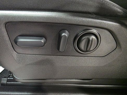 Used 2022 Chevrolet Silverado 1500 LT Trail Boss w/ Convenience Package II image 19