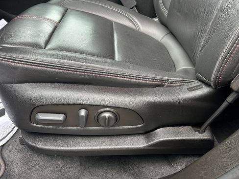 Used 2023 Chevrolet Traverse RS FWD image 9