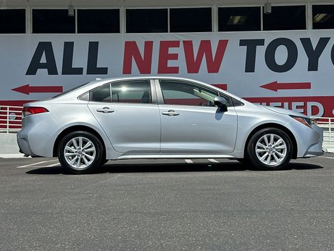 Used 2026 Toyota Corolla LE w/ LE Premium Package FWD image 6