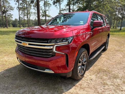 Used 2023 Chevrolet Suburban LT w/ Luxury Package AWD/4WD image 1