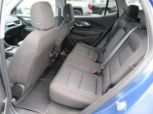 Used 2024 GMC Terrain SLE w/ Driver Convenience Package FWD image 32