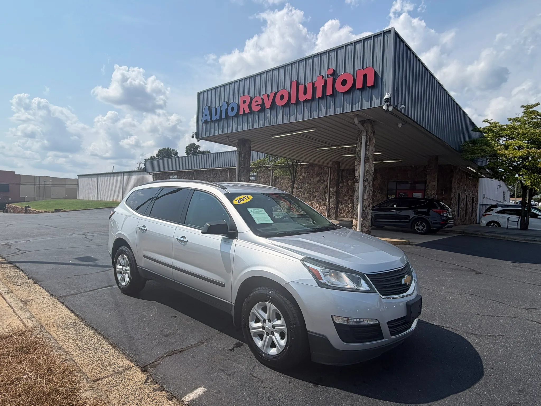 Used 2017 Chevrolet Traverse LS FWD image 1