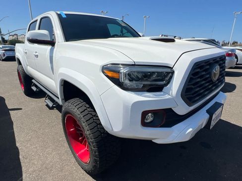 Used 2021 Toyota Tacoma TRD Sport w/ Technology Package AWD/4WD image 3