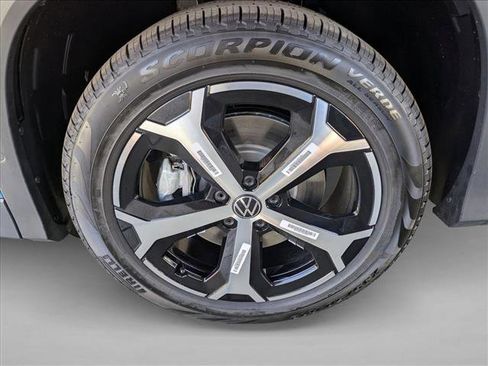 New 2026 Volkswagen Tiguan SE image 14
