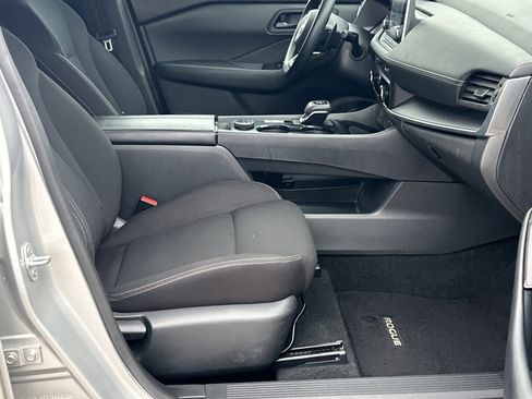 Used 2024 Nissan Rogue S image 13