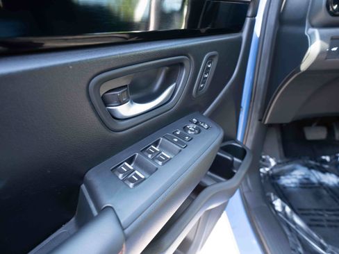 Used 2025 Honda Pilot TrailSport image 7