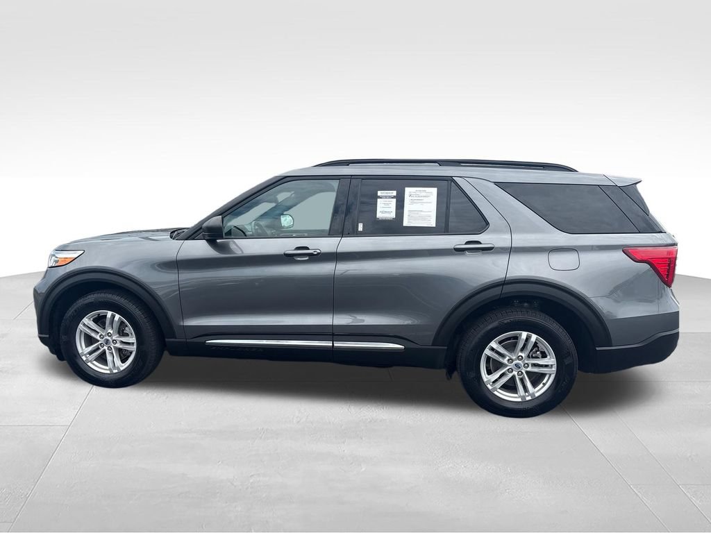 Used 2024 Ford Explorer XLT w/ Equipment Group 202A AWD/4WD image 2