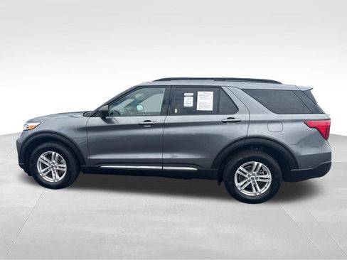 Used 2024 Ford Explorer XLT w/ Equipment Group 202A AWD/4WD image 2